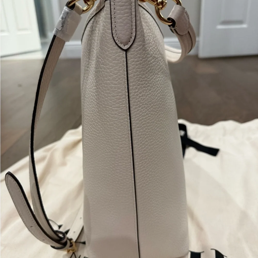 Coach Women's Zippered Leather Bag.2 Detachable Straps Shoulder Bag or Crossbody - Picture 10 of 13